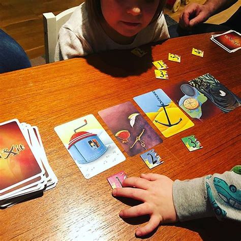 Dixit! - Ett Magiskt Spel Av Fantasifulla Bilder Och Kreativa Gissningar